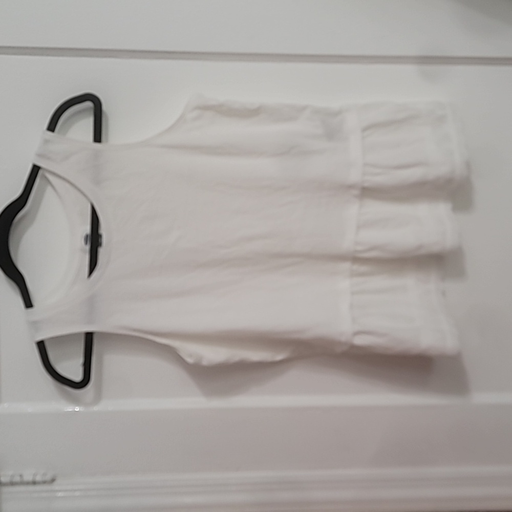 🌻Old navy white tank